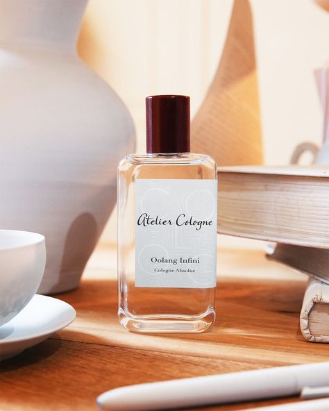 Tea Perfume, Atelier Cologne, Perfume Collection Fragrance, Room Smells, Oolong Tea, Skincare Tools, Perfume Collection, Take A Break, Photography Inspo