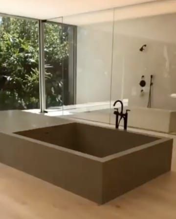 A More In-Depth Look At Kim And Kanye's Insane Bathroom Kim Kardashian Bathroom, Kardashian Bathroom, Japanese Bathroom Ideas, Japanese Bathroom, Kardashian Home, Bad Inspiration, Modern Toilet, House Decorations, Bad Design