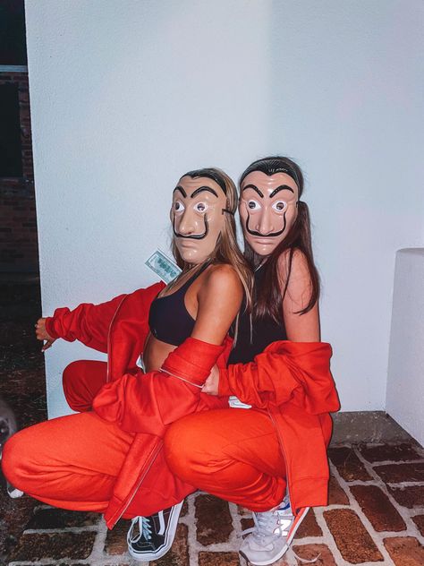 Scary Halloween Costumes Ideas, Halloween Costumes Ideas For Women, Halloween Costumes Women Scary, Funny Couple Halloween Costumes, Halloween Costumes Ideas, Bff Halloween Costumes, Best Friend Halloween Costumes, Diy Halloween Costumes For Women, Halloween Costumes For 3