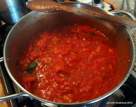 How To Make Tomato Sauce Like an Italian (10) Best Tomato Sauce, How To Make Tomato Sauce, Sauce Bolognaise, Italian Tomato Sauce, Ketchup Recipe, Cabbage Roll, How To Peel Tomatoes, Tomato Sauce Recipe, Pasta Sauce Recipes