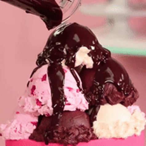 Sundae National Sundae Day GIF - Sundae National Sundae Day Ice Cream - Discover & Share GIFs Gifs Cute, Milkshake Bar, Think Pink, Favorite Candy, Ice Cream Sundae, Oddly Satisfying, Cute Desserts, Cute Food, Chocolate Cookie