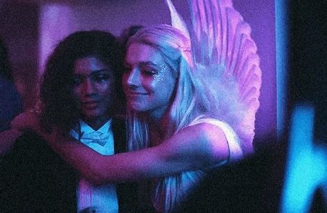 Lerato. on Twitter: "We need Jules and Rue unreservedly LOVING on each other these last two episodes or we're rioting! @euphoriaHBO… " Zendaya Quotes, Rue And Jules, Euphoria Vibes, Euphoria Aesthetic, Euphoria Fashion, Purple Wall, Photographie Inspo, Purple Walls, M F