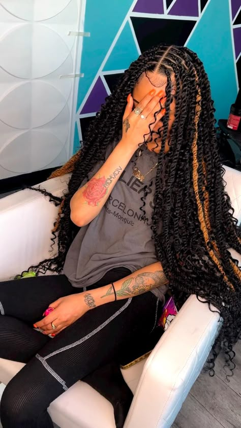 Long Bohemian Passion Twist, Locs With Color In The Back, Brown And Black Bohemian Braids, Senglease Twist Long With Curls, Medium Boho Passion Twists, Long Twists With Curls, Bohemian Passion Twist With Color, Black And Brown Twists, Small Boho Passion Twists