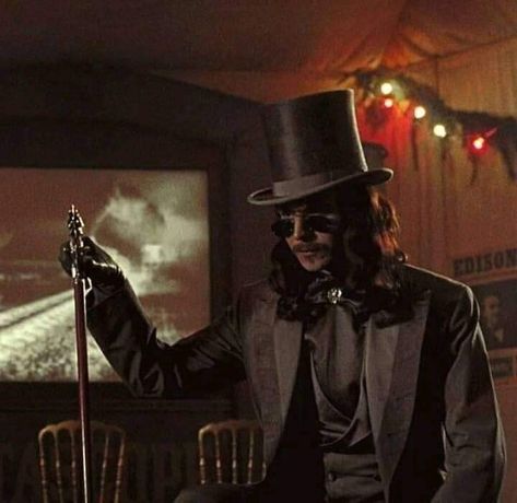 Victorian Vampire, The Falling Man, Vampire Movies, Tim Roth, Bram Stoker's Dracula, Count Dracula, Francis Ford Coppola, Interview With The Vampire, Bram Stoker