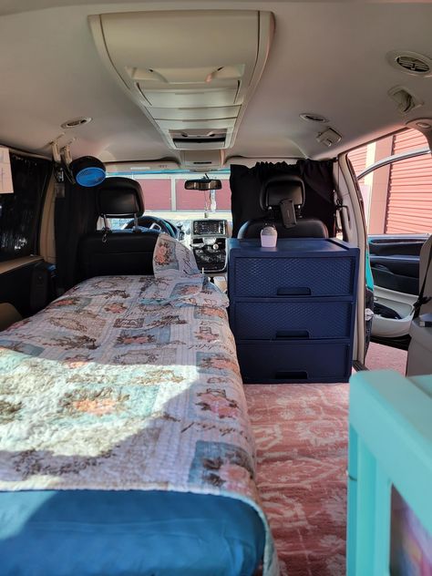 Suv Home, Minivan Interior, Living In Suv, Living In Minivan, Suv Camping Aesthetic, Minivan Living, Suv Living Ideas, Aesthetic Car Camping, Camping In An Suv