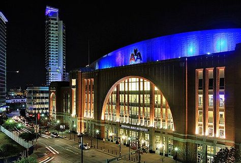 American Airlines Center Dallas Galleria Mall, Downtown Dallas At Night, Dallas Market Center, Tech Theatre, Texas Theater Dallas, Eclectic Apartment, Hockey Arena, Vintage Hockey, Dream Theater