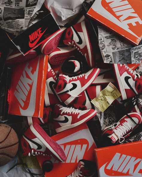 Jordan 1 Wallpaper, Jordan 1 Lost And Found, Chicago Wallpaper, Sneakers Guide, Latest Jordans, Sneakers Wallpaper, Sneaker Bar, Shoes Wallpaper, Sneaker Posters