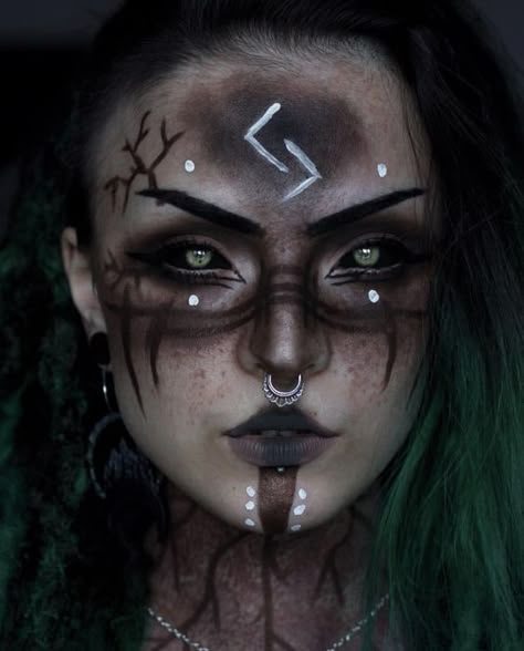 Warlock Face Paint, Viking Halloween Makeup, Necromancer Makeup, Evil Makeup Looks, Viking Witch Costume, Creepy Witch Makeup, Viking Warrior Makeup, Demonic Makeup, Druid Makeup