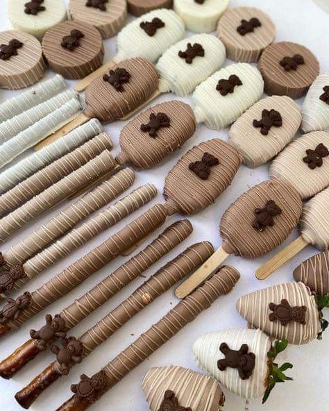 Gender Neutral Baby Shower Idea, Bakery Booth, Dipped Treats, Cake Popsicles, Treat Business, Baby Shower Decorations Neutral, Chocolate Creations, Iced Starbucks Drinks, Baby Shower Chocolate