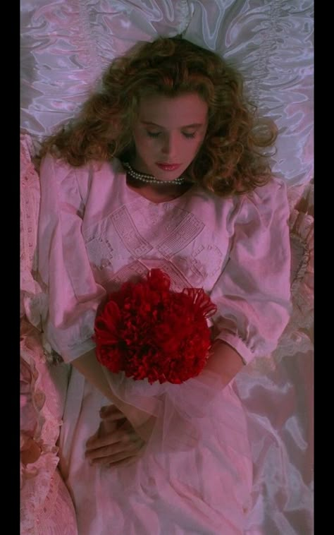 Heathers (1989) 80's fashion moda anni 80 Kim Walker Kim Walker, 80's Fashion, Pubg Mobile, Heathers, Red