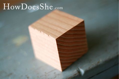 10 Things to do with a block! #HowDoesShe #2x4crafts #HDS howdoesshe.com 2x4 Crafts, Wood Block Crafts, Wood Scraps, Wooden Cubes, Block Craft, Play Game, Crafty Craft, Wooden Crafts, Wooden Blocks