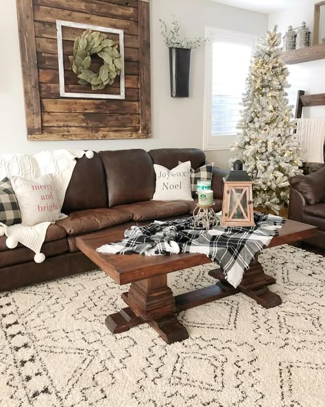 Modern Farmhouse Living Room Sofas, Dark Brown Couch Living Room, Brown Leather Couch Living Room, Brown Sofa Living Room, Leather Couches Living Room, Brown Couch Living Room, Farmhouse Living Room Furniture, Rustic Farmhouse Living Room, Brown Couch