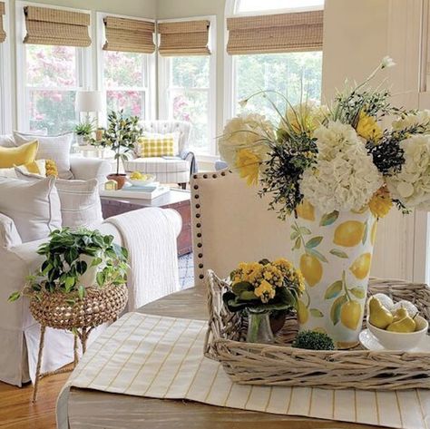 15+ lemon inspired summer home decorating ideas — ASHLINA KAPOSTA Lemon Aesthetic, Summer Decor Ideas, Space Building, Glamour Home, Hotel House, Room London, Spring Centerpiece, Lemon Decor, Summer Decorating Ideas