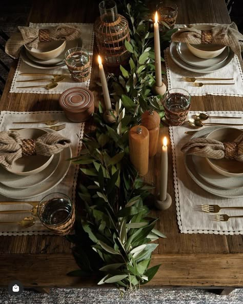 Amber Interiors Dining, Amber Interiors Design, Shoppe Amber Interiors, Hosting Tips, Amber Lewis, Thanksgiving Table Settings, Thanksgiving Tablescapes, Amber Interiors, Festive Tables