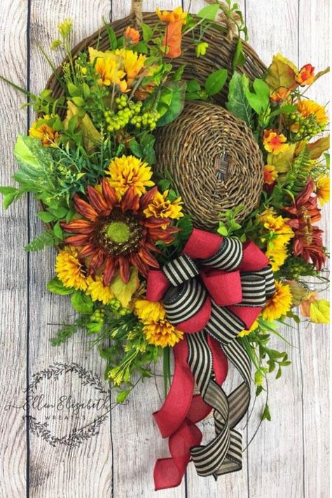 August Wreath, Farmhouse Design Ideas, Creative Wreaths, House Design Ideas, Wreath Making Supplies, Spring Wreaths, Trendy Tree, Family Tradition, Wreath Forms