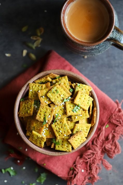 Millet Crackers, Baked Indian Snacks, Gujarati Snacks, Pearl Millet, Diwali Snacks, Millet Flour, Millet Recipes, Dry Snacks, No Bake Snacks