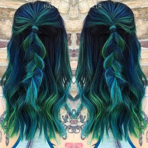 Dark blue and dark green hair                                                                                                                                                                                 More Green And Blue Hair, Blue And Green Hair, Colored Fire, Dark Green Hair, Blue Green Hair, Fade Hair, Pulp Riot, Hair Color Pastel, Bright Hair