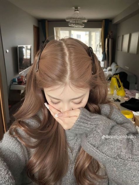 Korean Hair Color, Hair Color Underneath, Hair Inspiration Long, Hair Streaks, Pretty Hair Color, Hair Dye Colors, Hair Inspiration Color, Curly Hair Tips, Hair Inspo Color