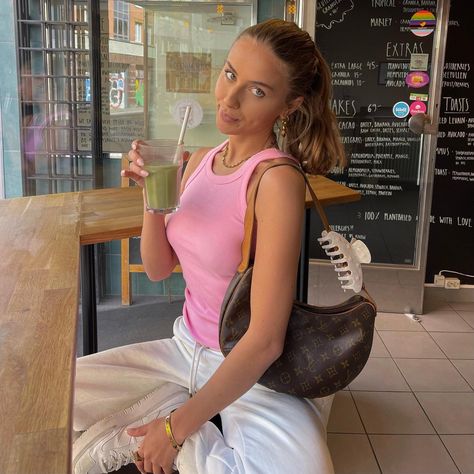 Anna Astrup (@annaastrup) • Instagram photos and videos Anna Astrup, Cute College Outfits, Casual College Outfits, Matilda Djerf, Uni Outfits, Stunning Outfits, College Fun, Hailey Bieber, School Students