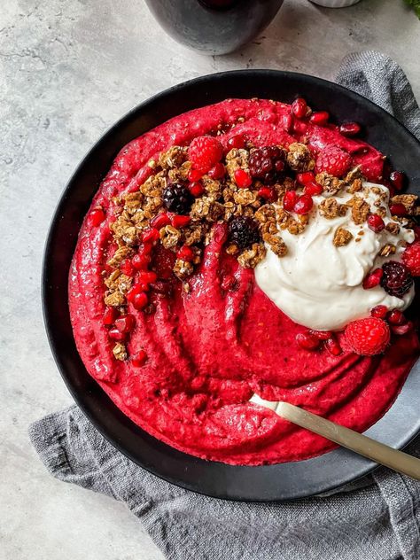 Pomegranate Smoothie Bowl, Pudding Breakfast, Pomegranate Smoothie, Healthy Snacks And Meals, Red Smoothie, Breakfast In A Jar, Salad Lettuce, Banana Blossom, Beet Smoothie