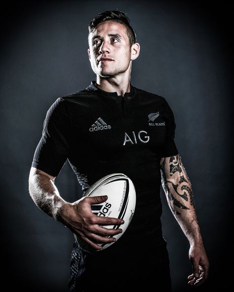 Tj Perenara, Sport Advertising, Rugby Images, Rugby Photography, All Blacks Rugby Team, Soccer Poses, Nz All Blacks, Rugby Poster, Rugby Games