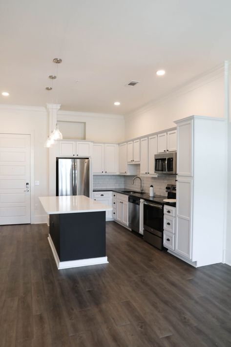 Apartment White Kitchen, Kitchen Wood Floors, Apartment With Boyfriend, Empty Apartment, Moving Apartment, Cute Apartment, Apartment Goals, With My Boyfriend, Kitchen Wood