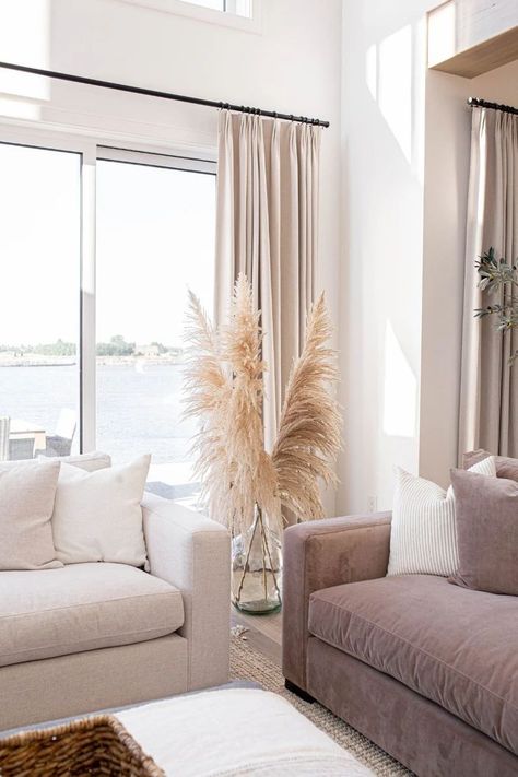 Pampas Grass Large Tall UVA … curated on LTK Large Vases Decor Ideas, Fun Room Ideas, Elm Wood Furniture, Palette Beige, Large Vases Decor, Golden Party, Large Glass Vase, Tall Floor Vases, Recycled Glass Vases