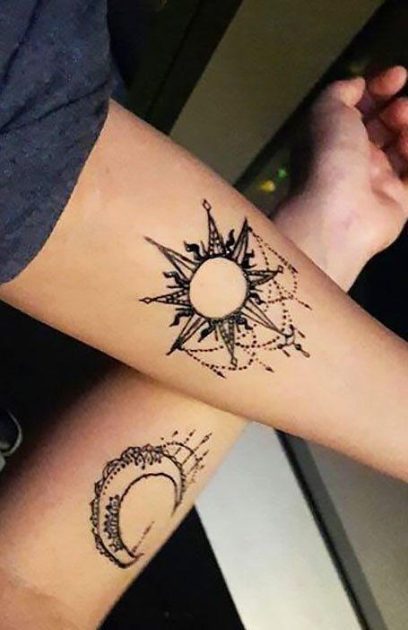 18 Beautiful Henna Tattoo Designs to Try - The Trend Spotter Henna Thigh Tattoo, Henna Finger Tattoo, Henna Sleeve, Thigh Henna, White Henna Tattoo, Small Henna Tattoos, Infected Tattoo, Font Tato, Cute Henna Tattoos