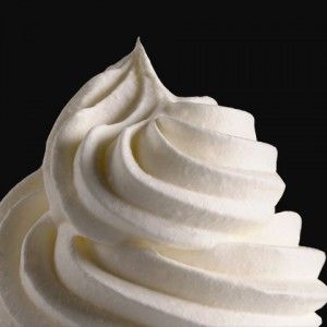 Whipped Cream Frosting Recipe, Make Whipped Cream, Mousse Dolce, Stabilized Whipped Cream, Recipes With Whipping Cream, Making Whipped Cream, Sweetened Whipped Cream, Whipped Cream Frosting, Homemade Whipped Cream