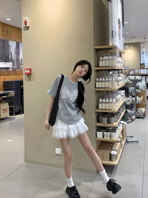 Acubi Summer Aesthetic, Ulzzang Home Outfits, Creme Top Outfit, Korea Street Fashion Summer, Keyorie Eliana, Yesstyle Outfits Aesthetic, Ulzzang Summer Outfits, Balletcore Summer, Ruffle Mini Skirt Outfit