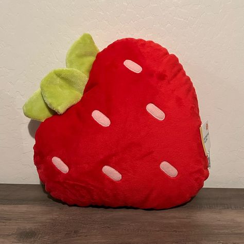 Brand New With Tags! Includes 1 Strawberry Plush Throw Pillow. Strawberry Room, Strawberry Pillow, Strawberry Stuff, Summer Room Decor, Strawberry Decor, Strawberry Color, Target Holiday, Bedroom Items, Holiday Pillows