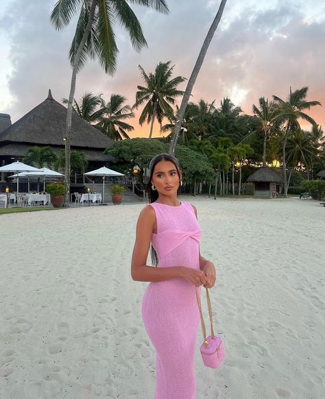 Mauritius Aesthetic, Cocktail Rose, Flora Dress, Maxi Bodycon Dress, On Top Of The World, Maxi Dress Outfit, Wedding Dresses With Flowers, Crop Dress, Long Beach Dress