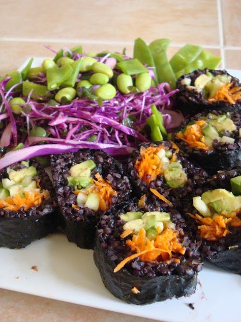 Forbidden Black Rice Sushi | The Vegan Chica Black Rice Sushi, Black Rice Recipe, Rice Sushi, Vegan Japanese, Raw Fish, Vegan Asian, Savory Vegan, Black Rice, Sushi Recipes