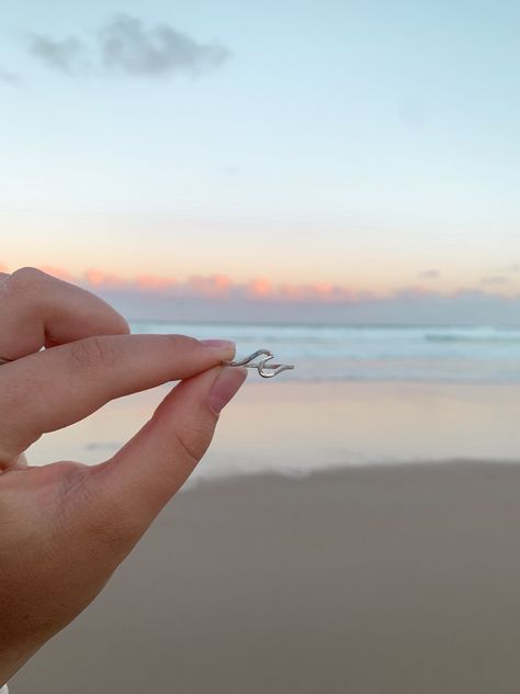 Beach Jewelry Aesthetic, Beachy Ring, Jewellery Shoot, Summer Shoot, Beach Rings, Beach Jewellery, Surf Jewelry, Aesthetic Rings, Ring Inspo