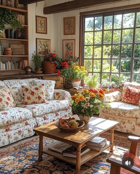 Pretty House Interior, Cottage Core Living Room, Cottage House Interior, English Home, Living Room Aesthetic, Aesthetic Living Room, Casa Vintage, Cottage Interior, Dream Cottage