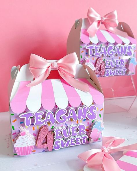 3d Gable Boxes, Cricut Party Boxes, Gable Box Party Favors, Custom Gable Boxes, Gable Boxes Ideas, Birthday Boxes, Sweet Birthday Cake, Party Boxes, Birthday Party Treats