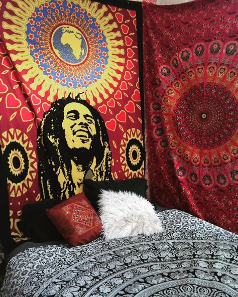 Wildflower Mandala, Apartment Decorating Boho, Bob Marley Tapestry, Bedroom Ideas Decor, Bed Spreads Boho, Hippie Bedding, Hippie Bedroom, Bob Marley Art, Indian Bedding