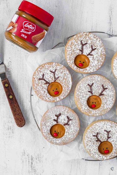 Christmas Cookies 2023, Christmas Sweet Ideas, Christmas Bakes Ideas, Cute Christmas Baking, Christmas Biscuits Recipe, Rudolph Cookies, Cookies For Christmas, Xmas Baking, Oatmeal Raisin Cookies Chewy