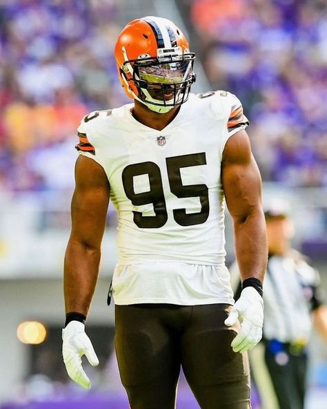 Miles Garrett, Browns Wallpaper, Cleveland Browns Wallpaper, Nfl Highlights, Myles Garrett, Nfl Football 49ers, Football 49ers, Nfl Football Pictures, Green Bay Packers Football