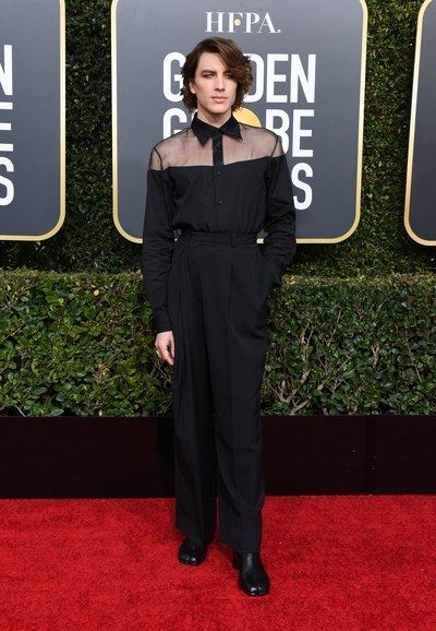 Seriously, this guy is a hottie. Androgynous Prom Outfits, Androgynous Prom, Androgynous Formal Wear, Queer Prom, Golden Globes Fashion, Michael Langdon, Sheer Outfit, Cody Fern, Gender Fluid Fashion