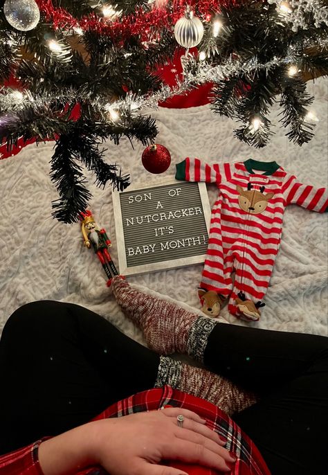 Newborn Christmas Birth Announcement, Newborn Christmas Hospital Pictures, Newborn December Pictures, December Newborn Pictures, January Newborn Pictures, Winter Newborn Pictures, December Newborn, Christmas Newborn Photoshoot, Christmas Newborn Photography