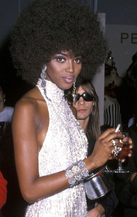 Naomi Campbell Red Carpet, Studio 54 Outfits, 1990 Fashion, Look Disco, Look 80s, Fashion 1990s, 70s Glam, Disco Glam, Angela Davis