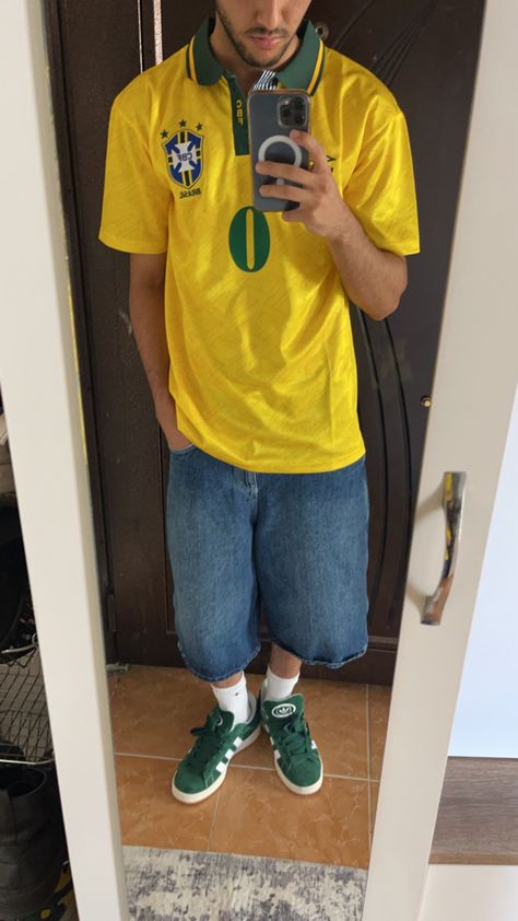 Adidas Campus 00s Outfit Men, Brazil Jersey Outfit, Streetwear Men Outfits Street Fashion, Streetwear Boy, Summer Fits Men, Brazil Jersey, Outfit Campus, Superstar Outfit, Football Jersey Outfit