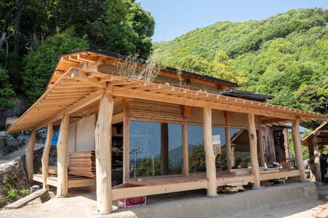 Building a Timber Frame Engawa in Osakikamijima Island Japanese Timber Frame, Frame Addition, Earthy Homes, Japanese Carpentry, House By The Lake, Work In Japan, Tea Houses, Earthy Home, Timber Frame Homes