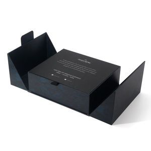 Luxury Packaging Jewelry, Black Box Packaging Design, Luxury Jewelry Packaging Boxes, Box Bag Packaging, Beauty Branding Design, Luxury Box Design, Luxury Box Packaging, Exclusive Packaging, Bespoke Boxes