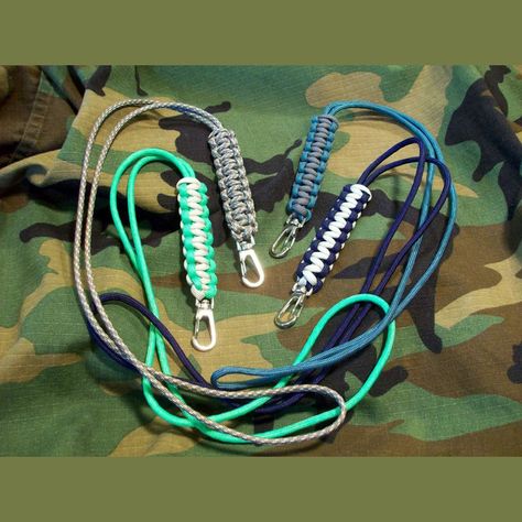 Our popular 550 Paracord Cobra Lanyard has 2 lengths - for your neck or wrist. Durable way to carry keys and IDs. One color or two. Add a break-away clasp. Lanyard Keychain Diy, How To Make Lanyards, Cobra Knot, Diy Lanyard, Paracord Bracelet Tutorial, Paracord Braids, Lanyard Id Holder, Paracord Diy, 550 Cord