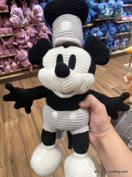 Disneyland Room, Steamboat Mickey, Chart Crochet, Crochet Mickey Mouse, Crochet Doll Clothes Free Pattern, Mickey Mouse Wallpaper Iphone, Crochet Elephant Pattern, Disney Keychain, Mickey Mouse Characters