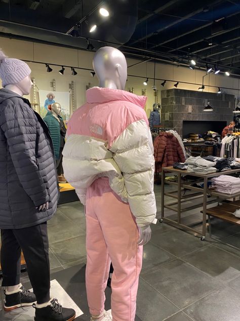 Pink Coat Puffer, North Face Puffer Jacket Pink, Pink North Face Puffer, White North Face Coat, Pink Puffer Jacket Outfit, North Face Aesthetic, Trendy Puffer Jacket, North Face Puffer Jacket Outfit, Cute Puffer Jacket