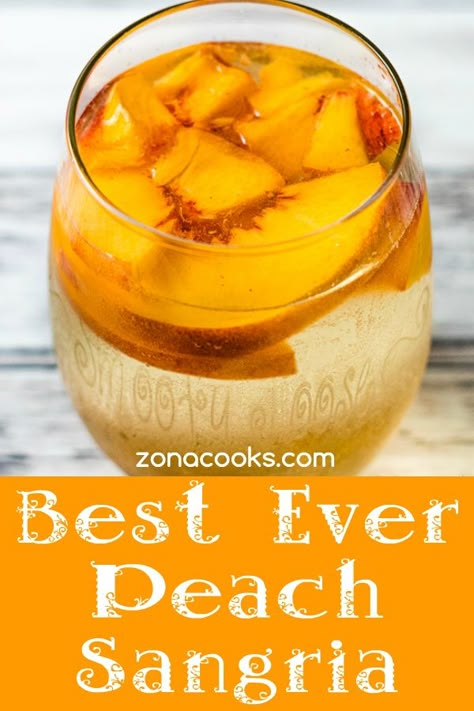 Sweet Sangria Recipe, Peach Sangria Recipe, Peach Sangria Recipes, Moscato Sangria, White Peach Sangria, Red Sangria Recipes, Easy Sangria Recipes, Peach Wine, Sangria Wine