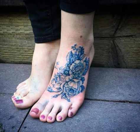 Vintage Floral Tattoos, Blue Tattoos, Botanisches Tattoo, Blue Ink Tattoos, Pattern Tattoos, Pretty Tattoo, Muster Tattoos, Blue Tattoo, Floral Tattoos